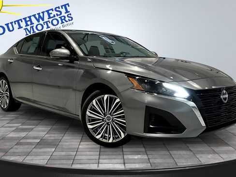 Used 2023 Nissan Altima 2.5 SL AWD/4WD image 3