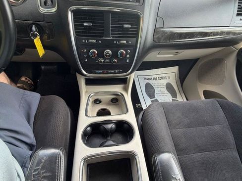 Used 2014 Dodge Grand Caravan SXT w/ Rear Park Assist Package FWD image 17
