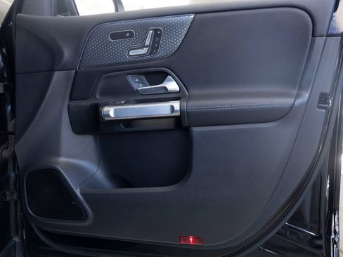 Used 2025 Mercedes-Benz GLB 250 image 25