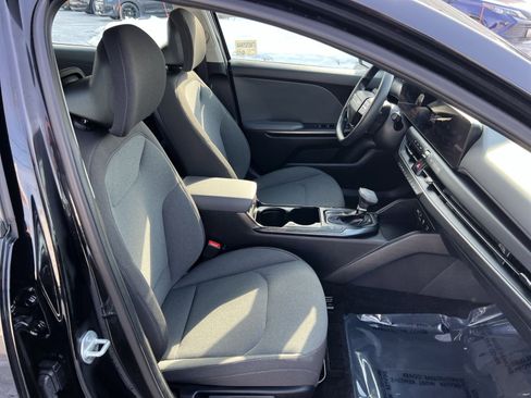 Used 2025 Kia K4 LXS image 24