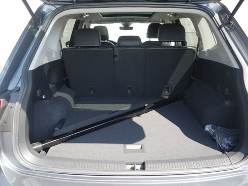 Used 2023 Volkswagen Tiguan SE w/ Panoramic Sunroof Package AWD/4WD image 24