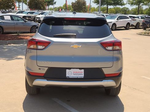 Used 2025 Chevrolet TrailBlazer LT w/ Convenience Package FWD image 3