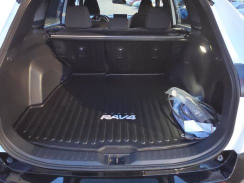 Used 2025 Toyota RAV4 SE AWD/4WD image 18