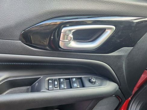 New 2026 Jeep Compass Latitude image 9