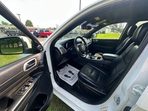 Used 2020 Jeep Grand Cherokee Altitude RWD image 9
