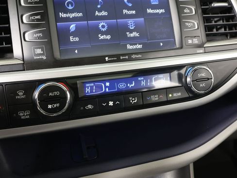 Used 2017 Toyota Highlander Limited image 39