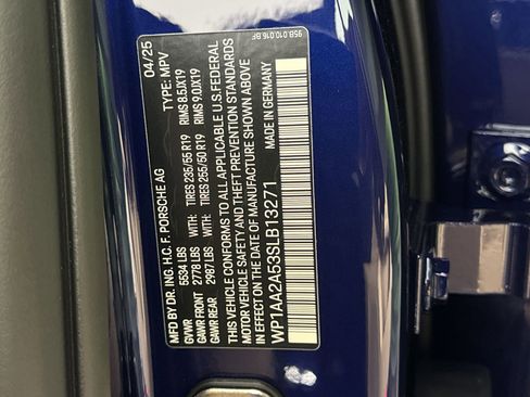 Certified 2025 Porsche Macan image 22