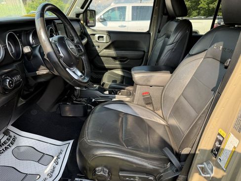 Used 2020 Jeep Gladiator Overland AWD/4WD image 17