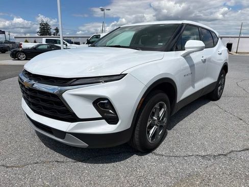 Used 2025 Chevrolet Blazer LT AWD/4WD image 3
