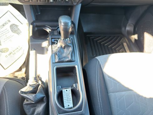Used 2020 Toyota Tacoma TRD Sport w/ Technology Package AWD/4WD image 32