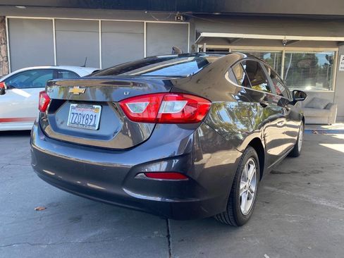 Used 2017 Chevrolet Cruze LT w/ Convenience Package image 7