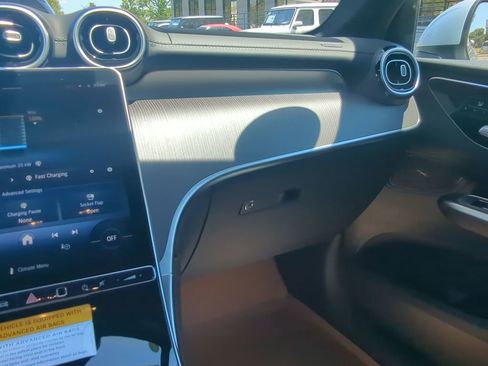 New 2025 Mercedes-Benz GLC 350e 4MATIC image 4