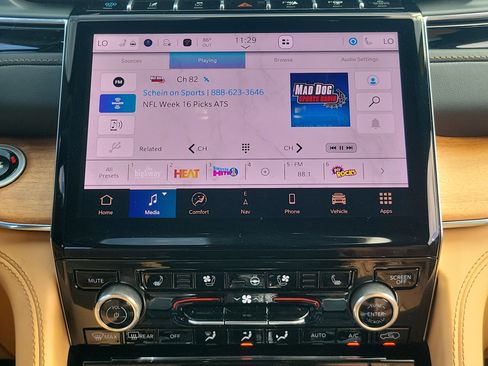 Used 2025 Jeep Grand Cherokee Summit image 17