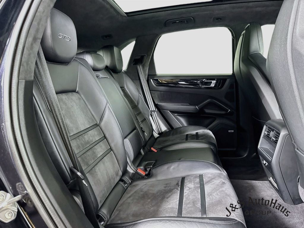 Used 2021 Porsche Cayenne GTS AWD/4WD image 35