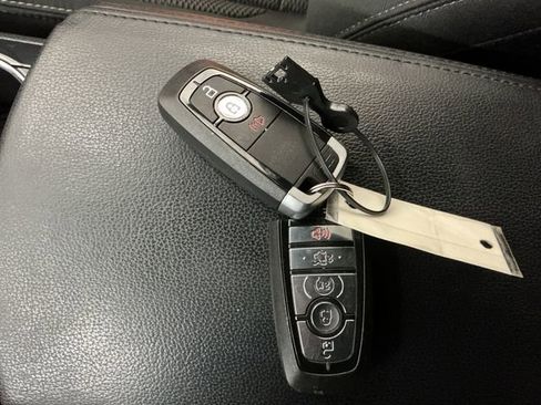 Used 2018 Ford Explorer XLT image 48