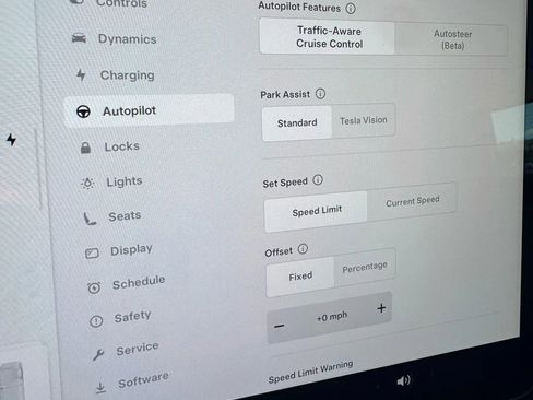 Used 2022 Tesla Model Y Long Range image 30