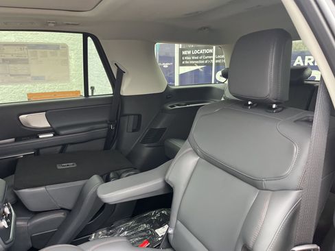 New 2025 Ford Expedition Active image 47