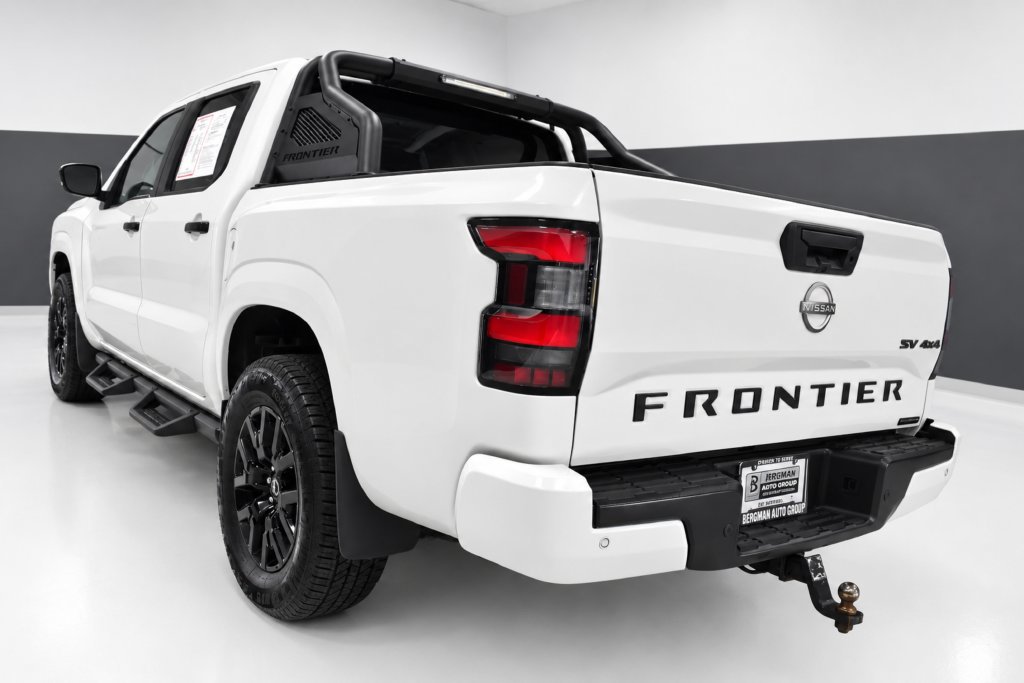 Used 2023 Nissan Frontier SV w/ Midnight Edition Package AWD/4WD image 3