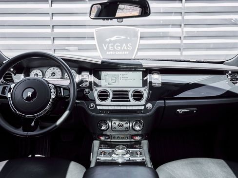 Used 2014 Rolls-Royce Ghost RWD image 60