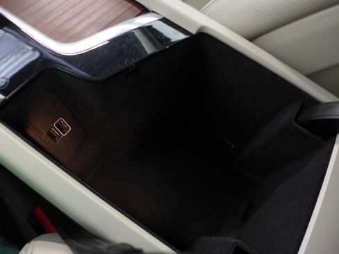 Used 2020 Volvo S60 T5 Momentum image 33