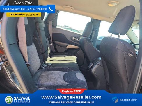 Used 2018 Jeep Cherokee Latitude w/ Altitude Package FWD image 13