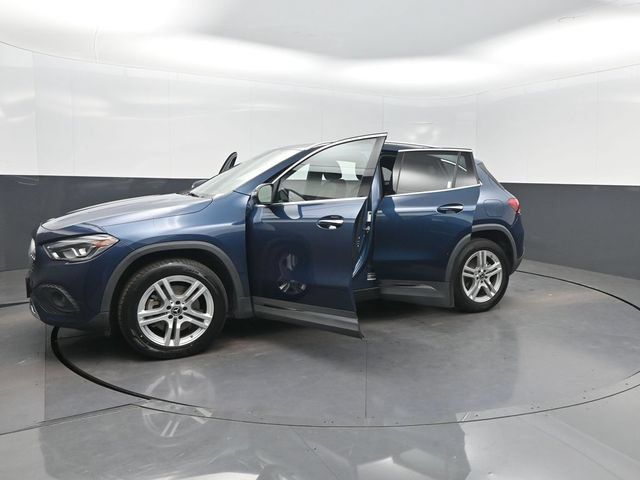 Used 2023 Mercedes-Benz GLA 250 4MATIC w/ Premium Package image 38