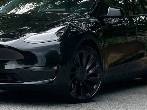 Used 2023 Tesla Model Y Performance AWD/4WD image 2