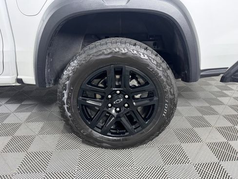 Used 2025 Chevrolet Colorado Trail Boss AWD/4WD image 37