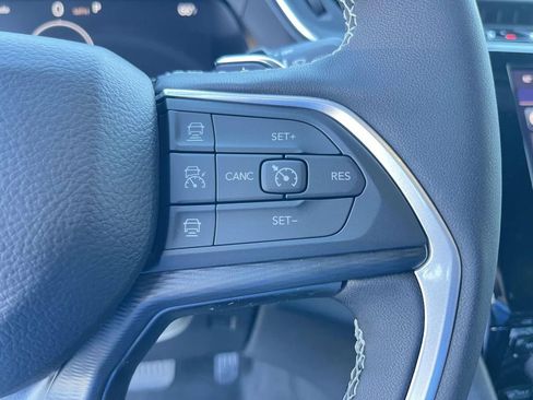 New 2025 Jeep Grand Cherokee Altitude image 17