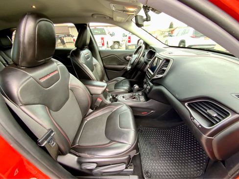 Used 2021 Jeep Cherokee Trailhawk image 24