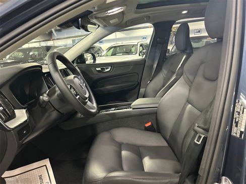 Certified 2025 Volvo XC60 B5 Plus image 10