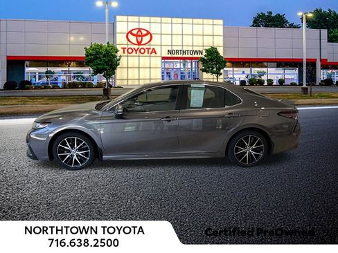 Used 2023 Toyota Camry SE w/ Cold Weather Package AWD/4WD image 2