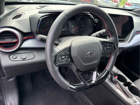 Used 2024 Chevrolet Trax RS w/ Driver Confidence Package FWD image 9