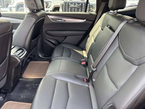 Used 2025 Cadillac XT6 Luxury AWD/4WD image 32