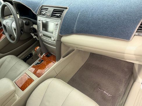 Used 2011 Toyota Camry XLE image 32