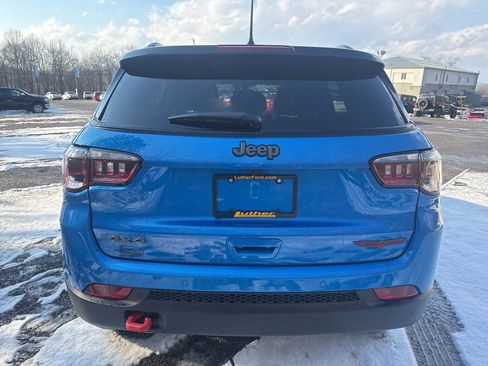 Used 2025 Jeep Compass Trailhawk image 8