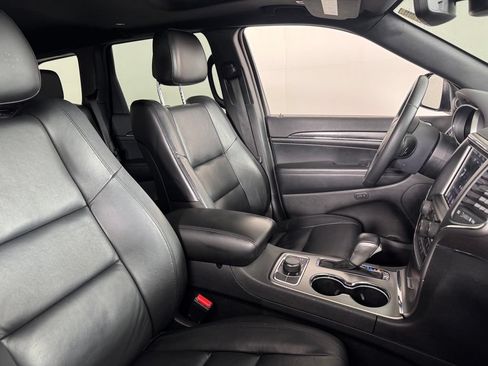 Used 2018 Jeep Grand Cherokee Limited AWD/4WD image 2