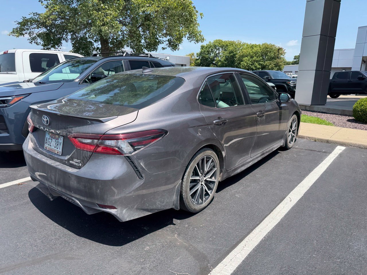Used 2022 Toyota Camry SE w/ Cold Weather Package FWD image 6