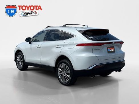 Certified 2024 Toyota Venza XLE AWD/4WD image 3