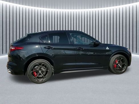 Used 2023 Alfa Romeo Stelvio Quadrifoglio image 6