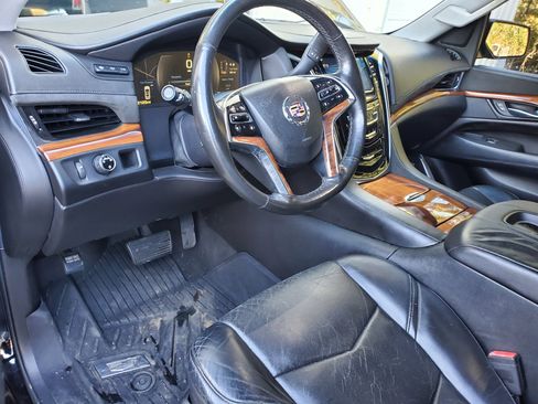 Used 2015 Cadillac Escalade Luxury image 19