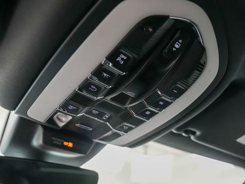 New 2026 Porsche Macan image 28