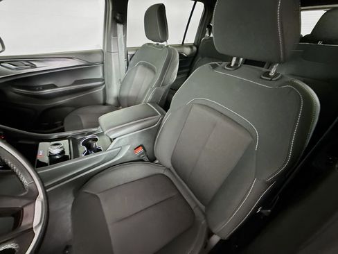Used 2025 Jeep Grand Cherokee L Laredo RWD image 24
