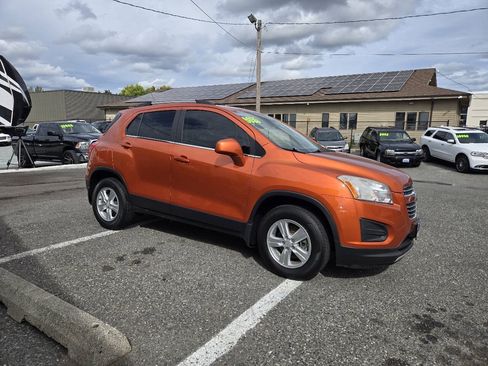 Used 2015 Chevrolet Trax LT w/ LT Sun and Sound Package AWD/4WD image 4