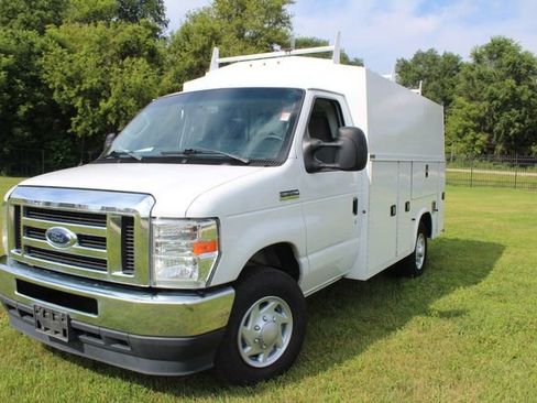 Used 2022 Ford E-350 and Econoline 350 Super Duty w/ Power Windows & Locks Group image 2