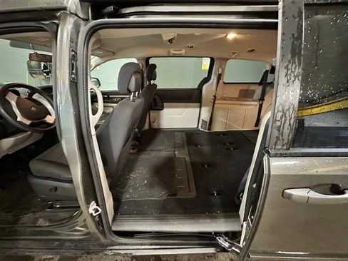 Used 2010 Dodge Grand Caravan SE FWD image 23