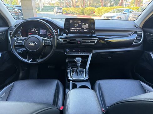 Used 2021 Kia Seltos EX image 17