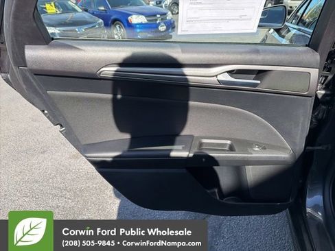 Used 2018 Ford Fusion SE w/ Fusion SE Technology Package FWD image 28
