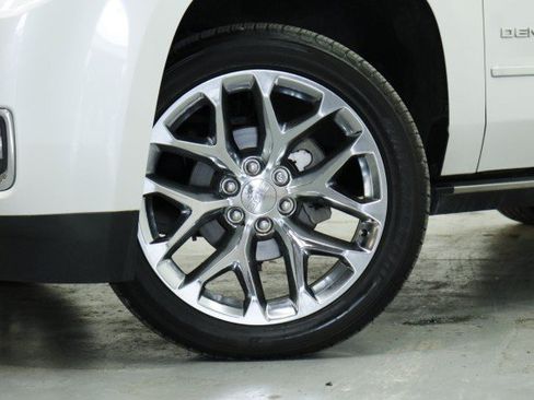 Used 2019 GMC Yukon Denali w/ Denali Ultimate Package AWD/4WD image 3
