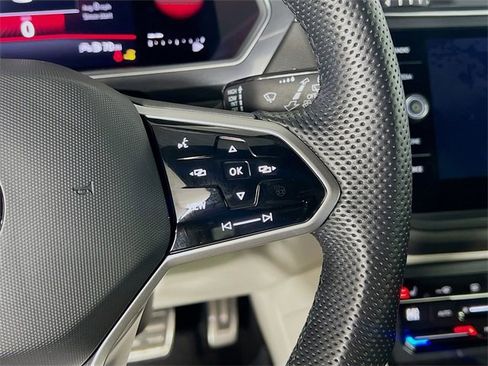 Used 2023 Volkswagen Tiguan SE R-Line image 17